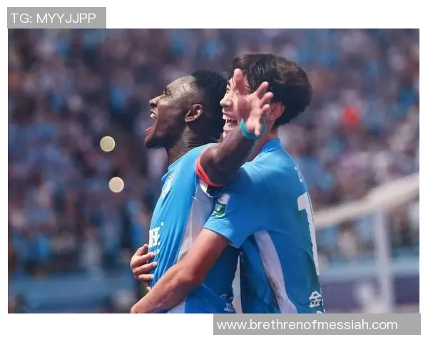 足球明星亲临助阵为球迷送上意外惊喜温暖瞬间感动全场 足球明星亲临助阵为球迷送上意外惊喜温暖瞬间感动全场